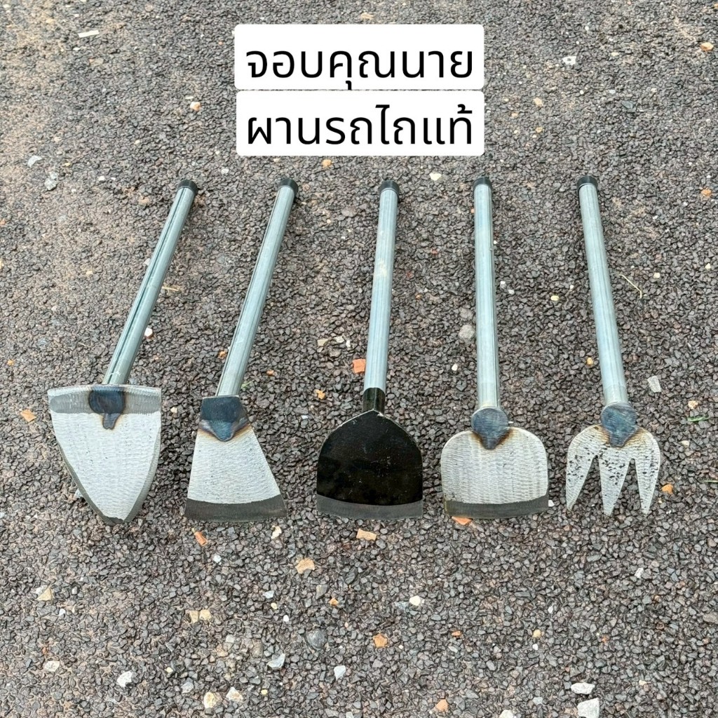 จอบจิ๋ว+แป๊บ มาพร้อมด้ามเหล็กแป๊บ6หุนสีขาวอย่างดีความยาวรวม23นิ้วถึง24นิ้วใบมีดกว้าง8เช็น