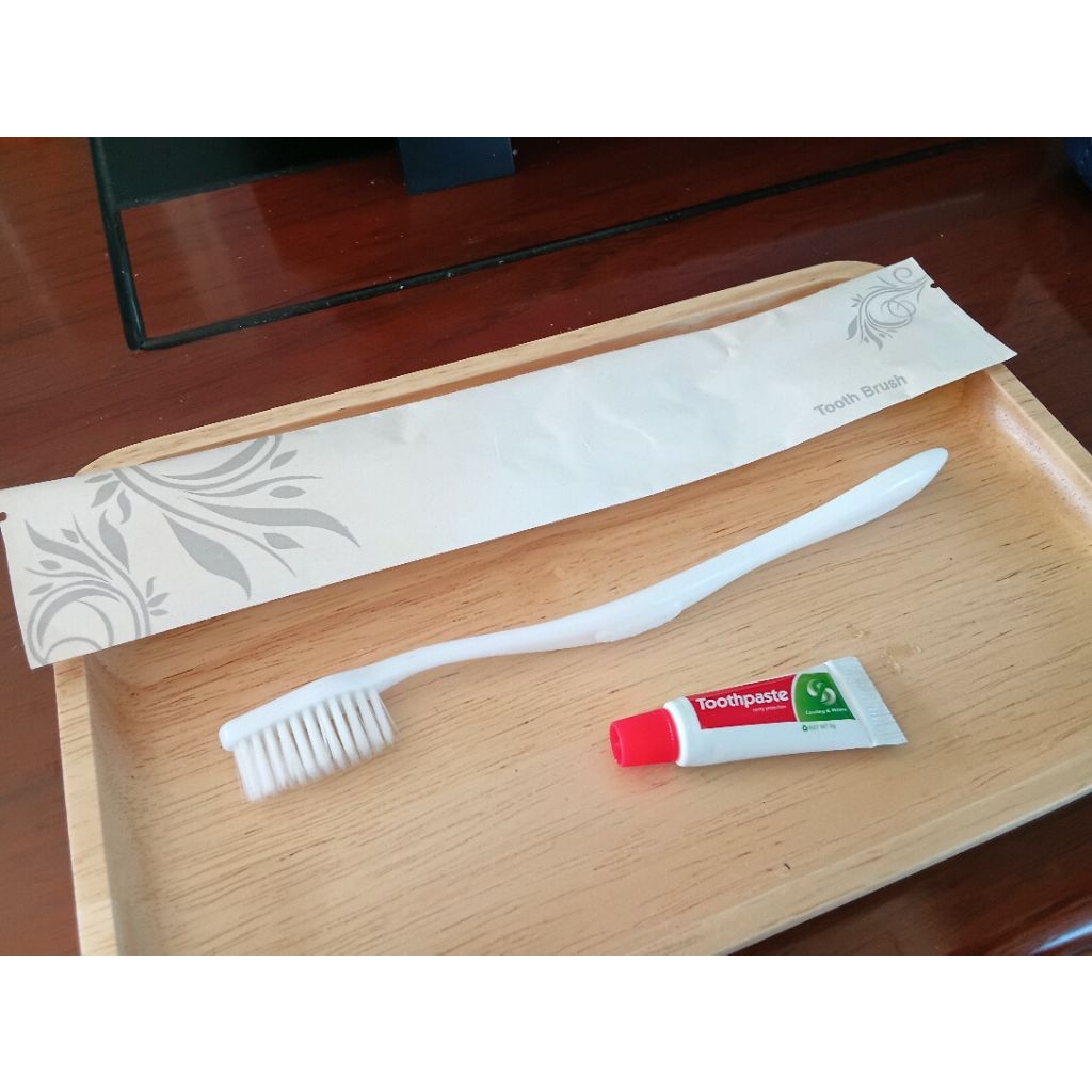 ของใช้ในห้องน้ำโรงแรม ชุดแปรงฟันโรงแรม แปรงสีฟันขาว+ยาสีฟัน3กรัม ซองกระดาษ แพคละ 100 ชุด