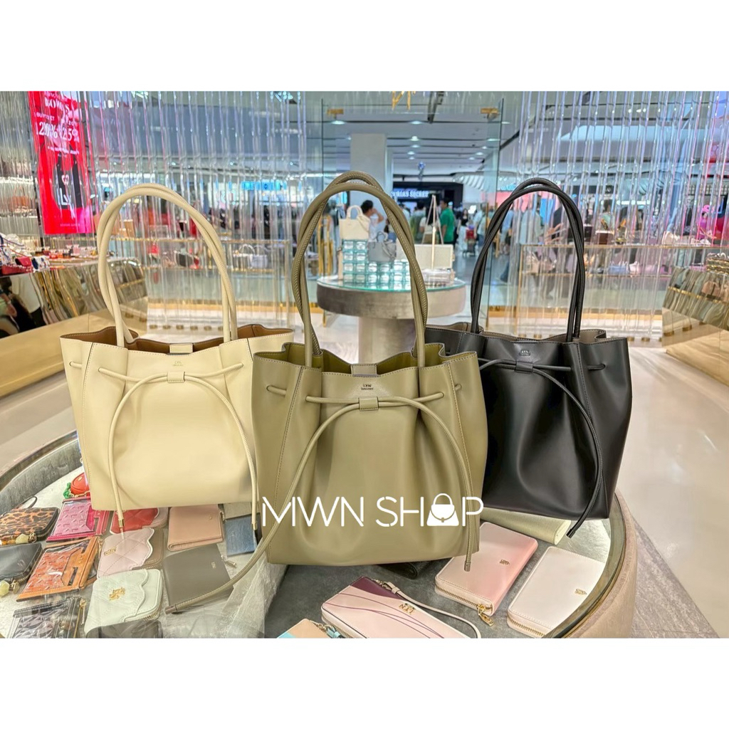 Lyn กระเป๋า สีมาใหม่ มีโค้ดลด30% Fortune Cookies Tote กระเป๋าสะพายไหล่ ของแท้จากชอป