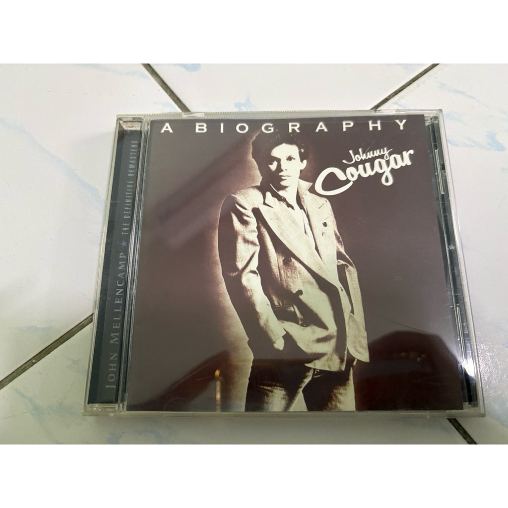 CD : JOHNNY COUGAR - A BIOGRAPHY.