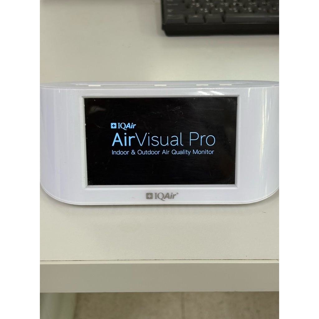 IQAir AirVisual Pro เครื่องวัดคุณภาพอากาศภายใน/ภายนอกอาคาร มือสอง