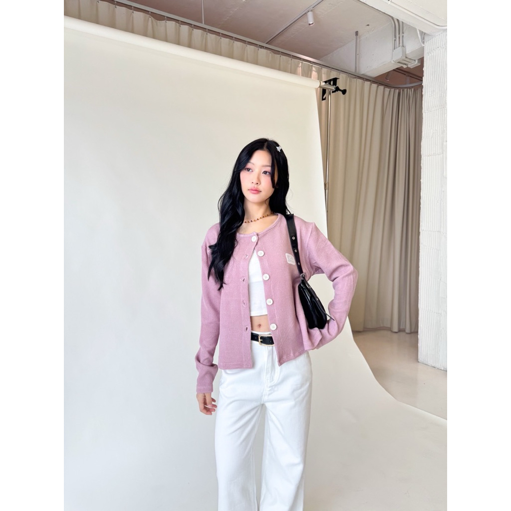 Mamildya.shop  เสื้อคาดิแกนแขนยาวผ้ายืดหยุ่นติดลูกไม้ที่อก/ E2-5/COOK-ยาวขาว⚫ ราคา ถูกที่สุด ดีลบีเคเค แกลเลอรีภาพที่ 4