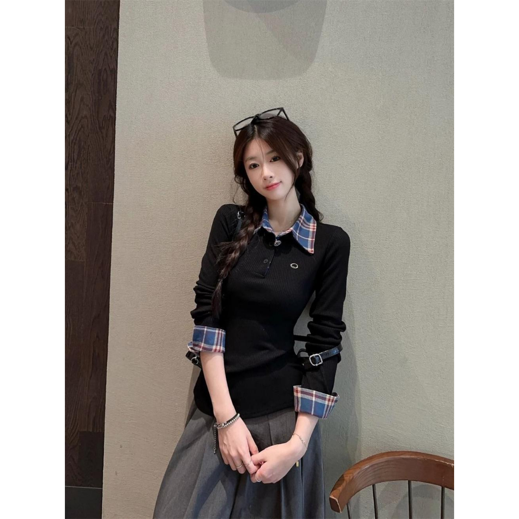 เสื้อแขนยาว ผ้าร่อง สีดำ คอปกกระดุม ต่อผ้าลายสก็อต มีโลโก้ เข้ารูป สไตล์ Preppy แฟชั่นเกาหลี #1772 - รูปที่ 2