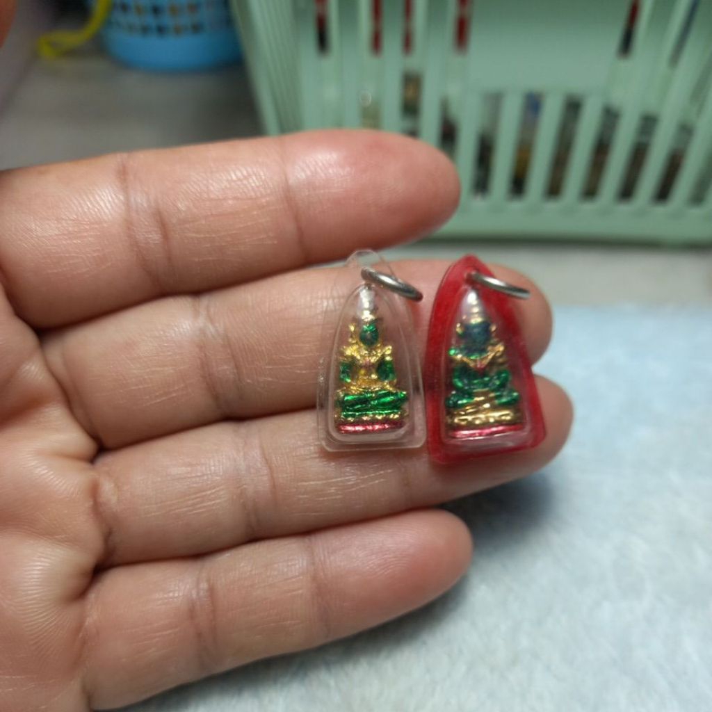 พระแก้วมรกตองค์จิ๋วพร้อมเลี่ยม(2องค์50บาท)