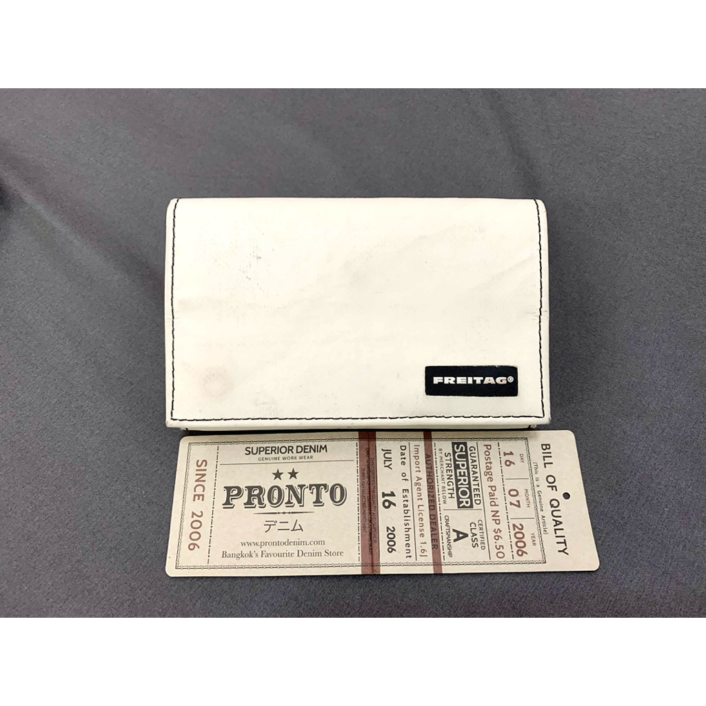 พร้อมส่ง - กระเป๋าสตางค์  Freitag F554 MAX - สี ขาว ไส้ เหลือง /  สภาพดี - ของแท้ 100% ครับ