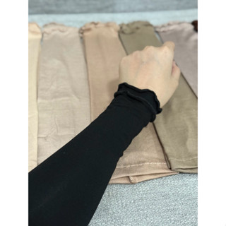 ปลอกแขนรุ่นตีเส้นสีดำ