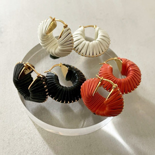 ต่างหูห่วงดีไซน์หนังสวยชิคไม่ซ้ำใคร