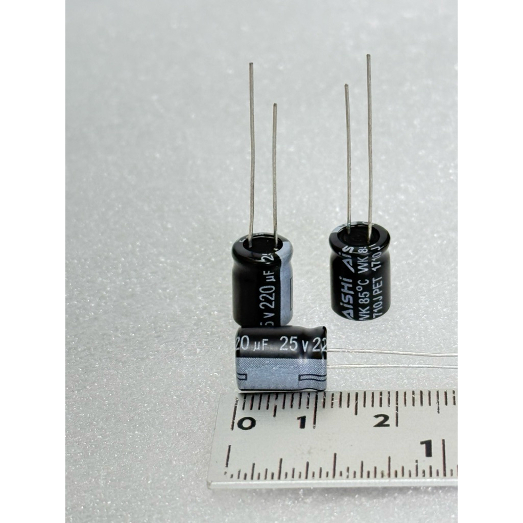 (10ตัว)สินค้าแท้ผลิตใหม่เพื่ออายุใช้งานยาวนาน C 220UF 25V คาปาซิเตอร์ แบรนด์Aishi 85C size8x11mm 220