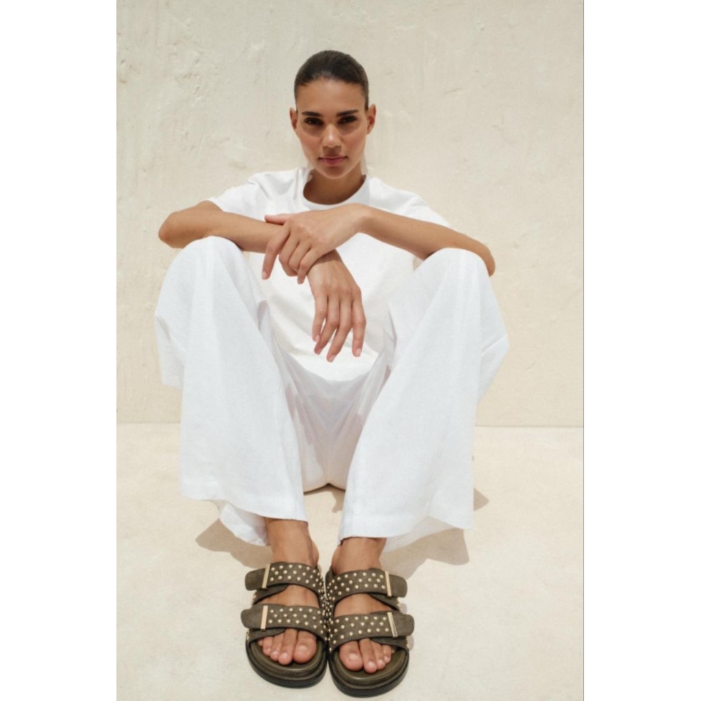 ZARA Flat sandal shoes. Double strap with metal stud ✨💯