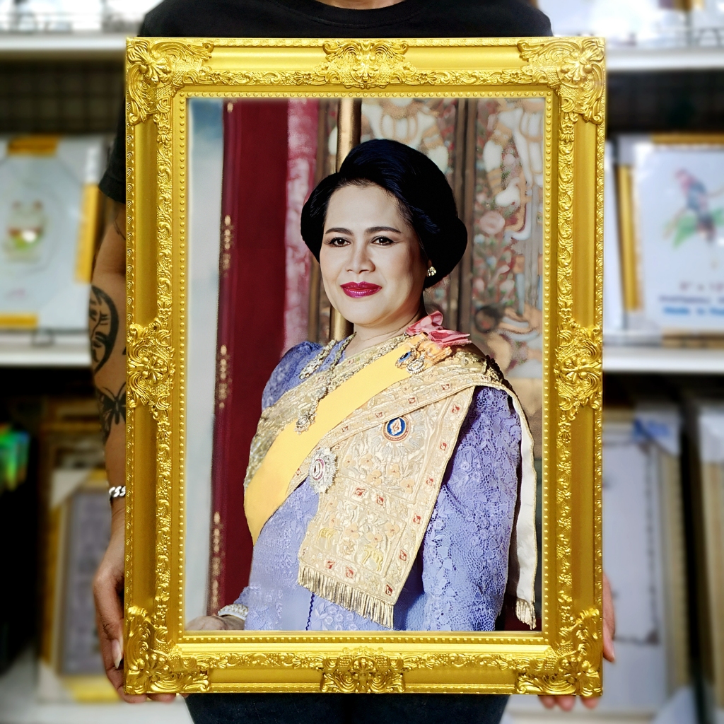 รูปพระพันปีใส่กรอบหลุยส์​สีทอง​ ขนาด​ 12x18​นิ้ว​
