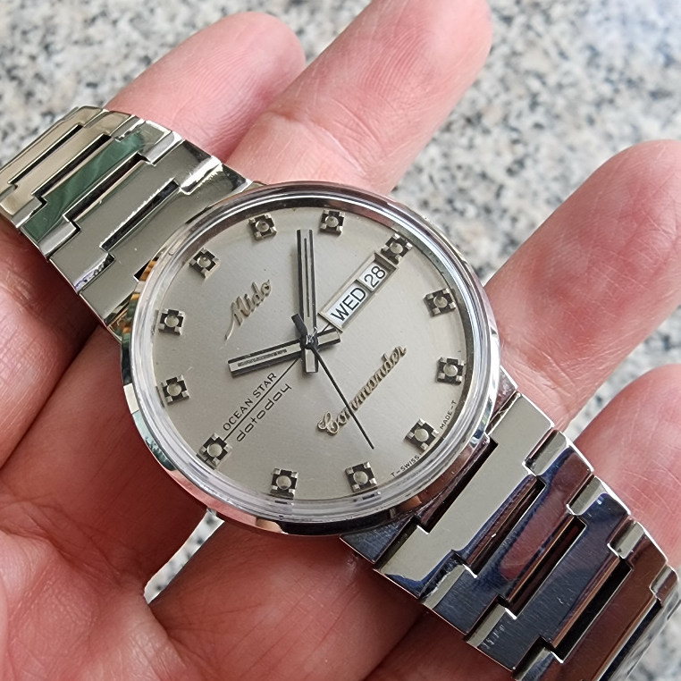 นาฬิกา VINTAGE MIDO COMMANDER 8269 AUTOMATIC DAY DATE DRESS GENTS (มือสอง)