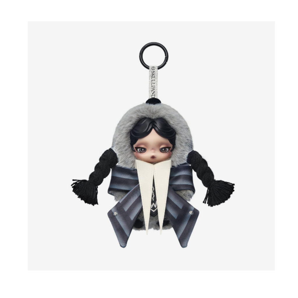 พร้อมส่ง POP MARTพวงกุญแจ SKULLPANDA × Wednesday Plush（Nevermore Academy Uniform Version）