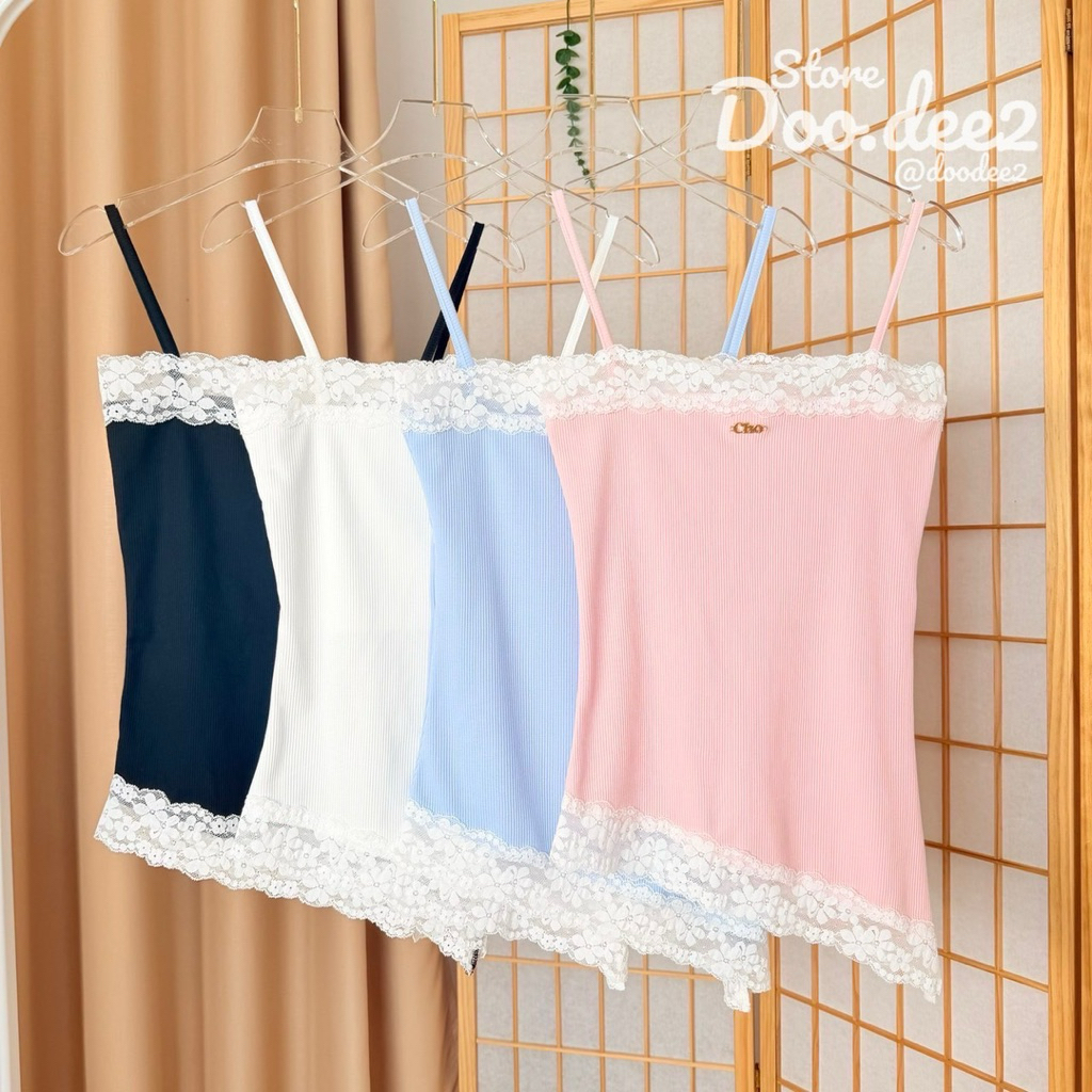 ♦️DOODEE2♦️เสื้อสายเดี่ยวชายเฉียง แต่งลูกไม้ ติดโลหะ ผ้าร่อง