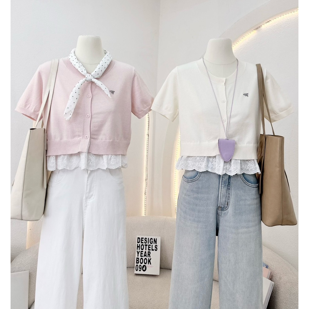 WA YA เสื้อคอกกลมกระดุมหน้า แต่งชายลูกไม้