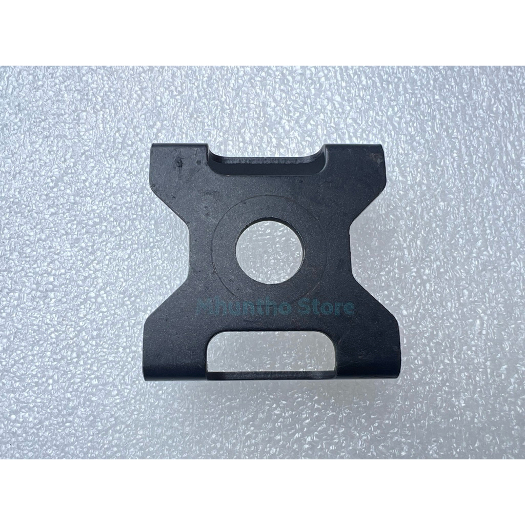 ฝาปิดสวิงอาร์ม ฝาปิดตัวตั้งระยะล้อหลัง สินค้าแท้มือสอง KAWASAKI Z300 NINJA300