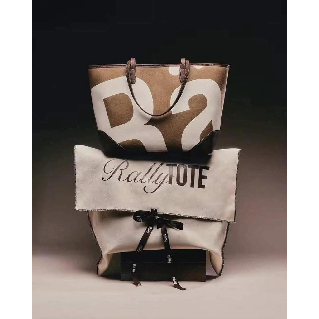 กระเป๋า Rally x UNO City Tote (Limited) สี House Blend.🧳🤎  กระเป๋ารุ่น Rally x UNO City Tote (Limite