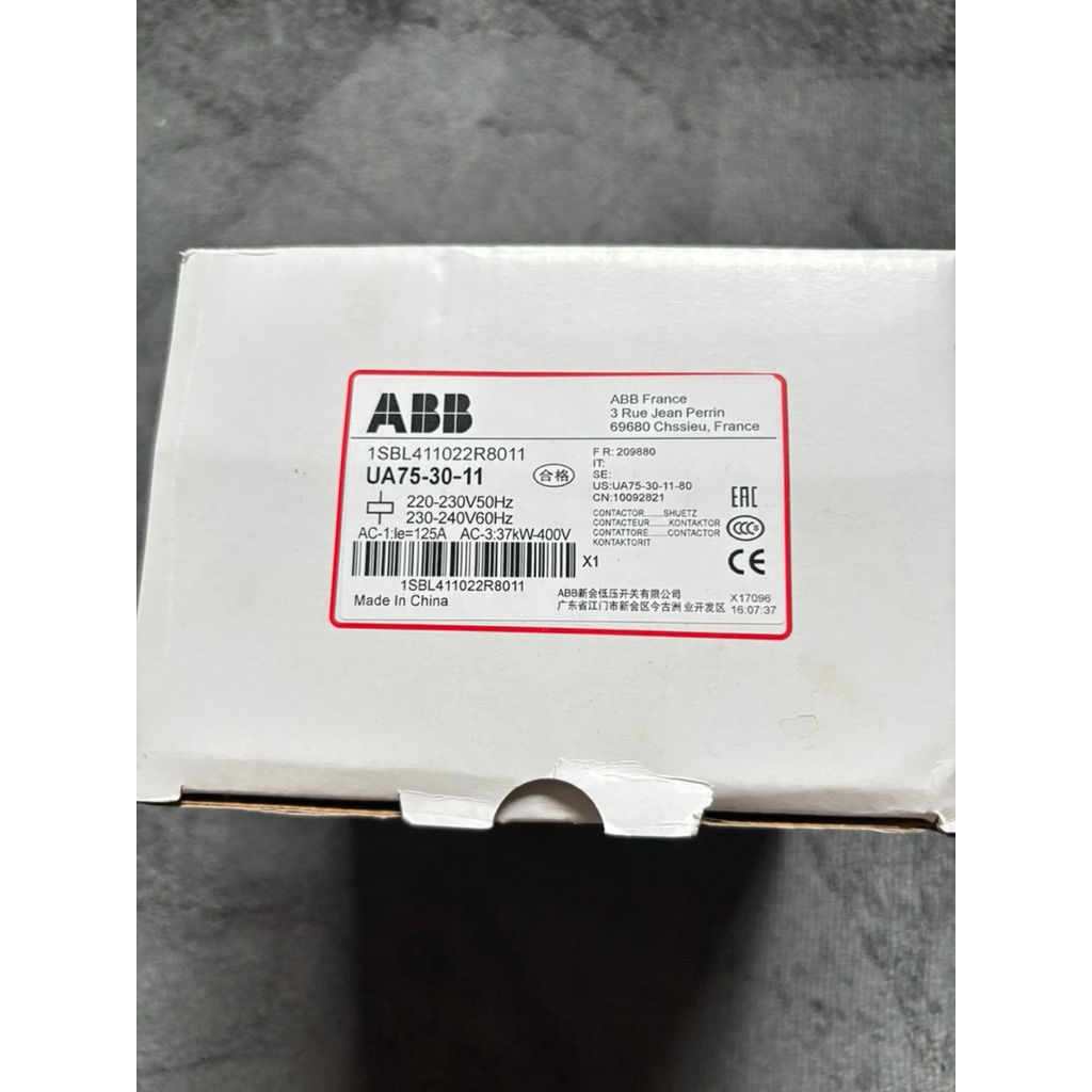 ABB คอนแทคเตอร์ UA 75-30-11 COIL 220VAC 30Kvar Magnetic Contactor For CAPA # 1SBL411022R8011