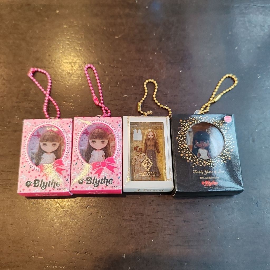 Blythe
✔️มือ2

✔️ของแท้1000000%

✔️ส่งไวส่งจริง

#blythe ​#gashapon​ #ของเล่นของสะสม #PoppyToy&HobBy