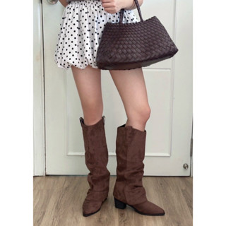 Houseofcleopatra รองเท้าบูท Alicia Suede สีน้ำตาลหนังกลับ ทร…