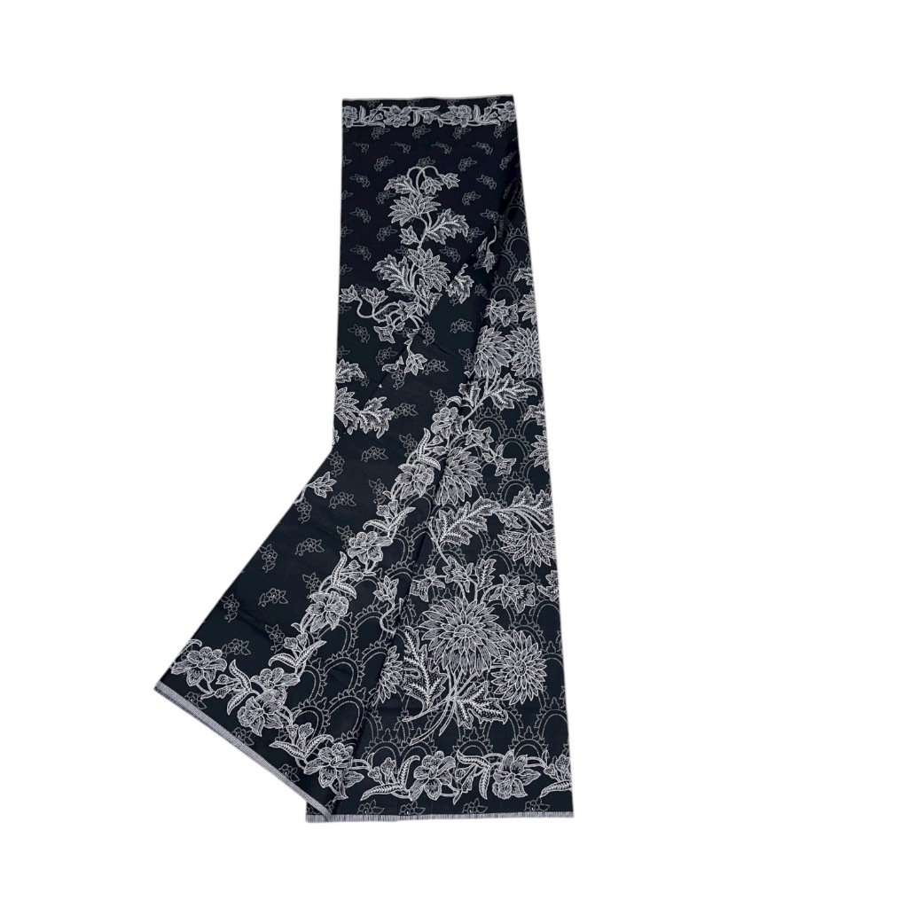 ผ้าถุงปาเต๊ะ เนื้อผ้าคอตตอนสีดำเย็บแล้วพร้อมใส่ BATIK RATNA DEWI