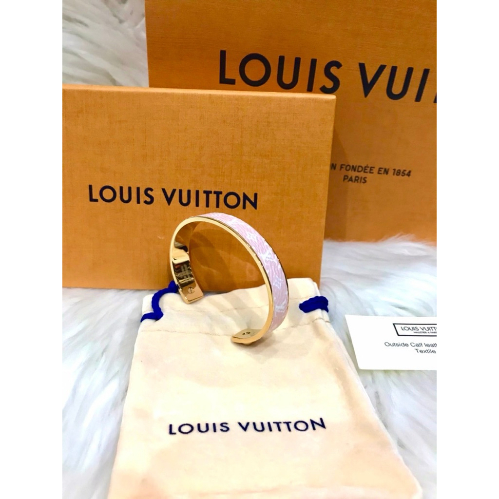 New LV Bracelet Monogram in pink full set no rec.  🧧🧧18,900฿