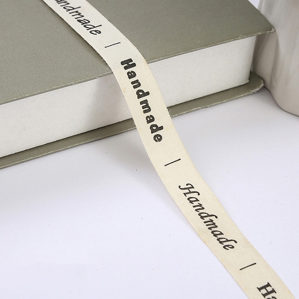 เทปผ้า Cotton พิมพ์ลาย handmade label no.2 หน้ากว้าง 1.5 cm. ราคา/หลา