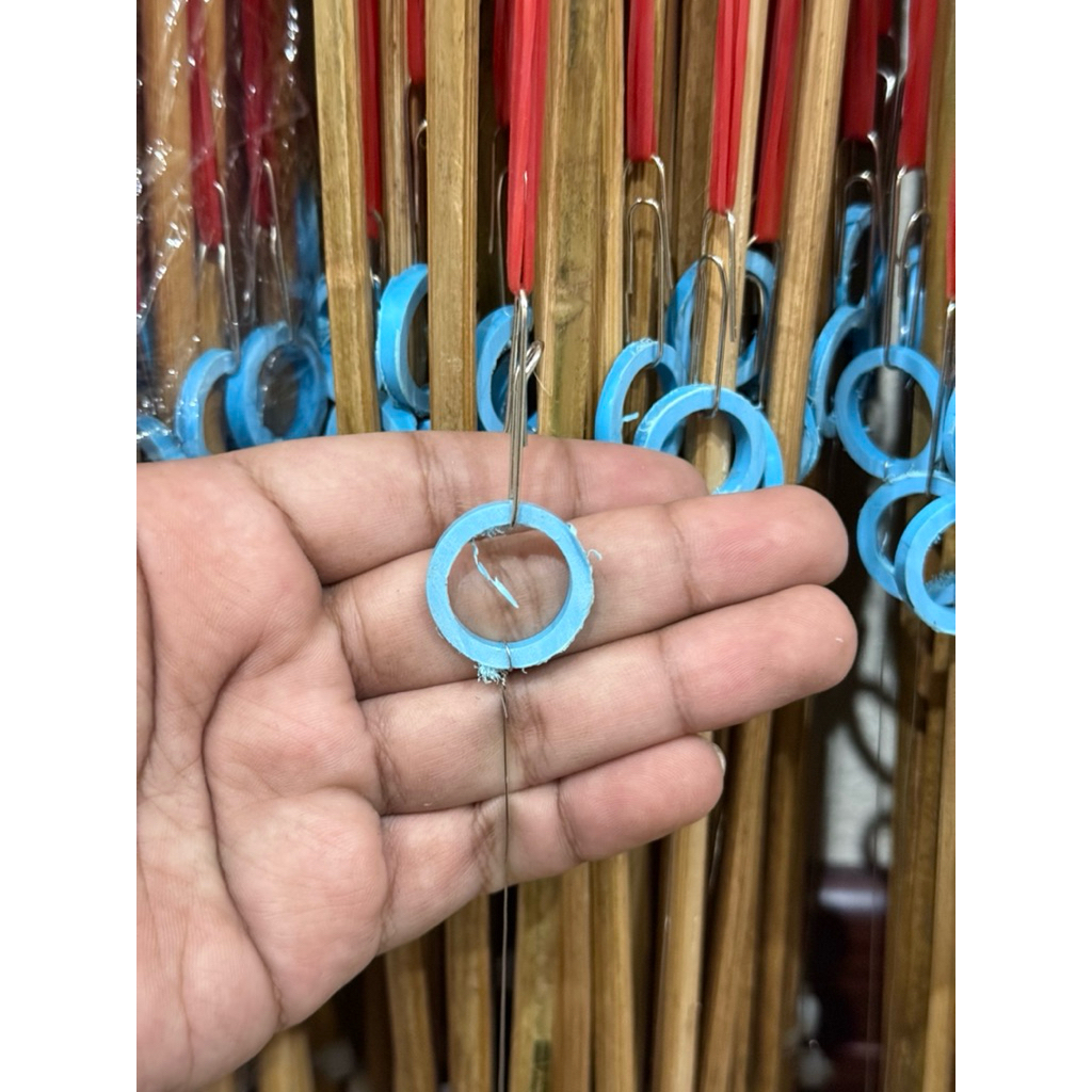 บ่วงดีด 30 คัน หลักสูง 80 เซนติเมตร ลวดหนูดำเบอร์ 12 ติดสติกเกอร์สะท้อนแสงอย่างดี - รูปที่ 2