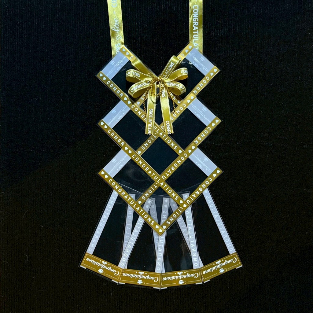 พวงมาลัยใส่ธนบัตร แบบหัวใจ+หาง จำนวน 10 ใบ (ซองใส่ได้ทุกแบงค์) ของขวัญรับปริญญา ของขวัญปัจฉิม สินค้าพร้อมจัดส่ง