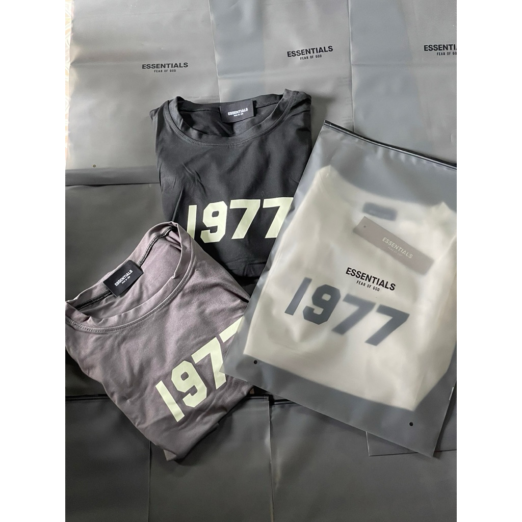 เสื้อยืด Essential Fear of God