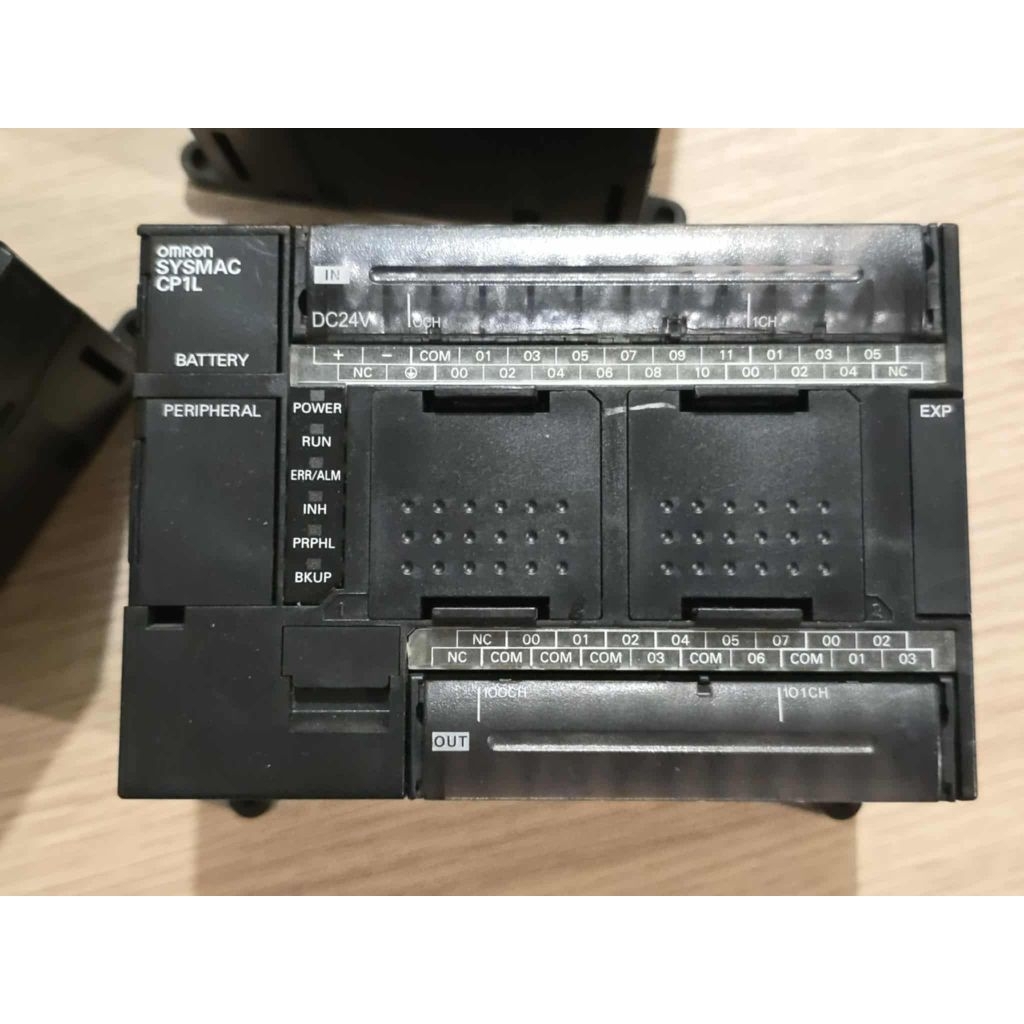 PLC OMRON CP1L-M30DR-D มือสองครับ