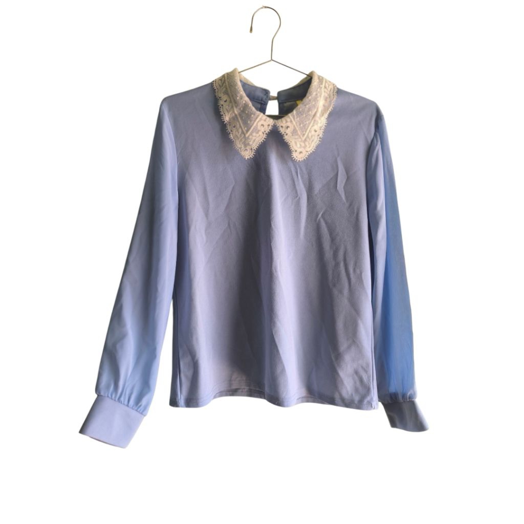 เสื้อทำงานสีฟ้าคอลูกไม้(M02)