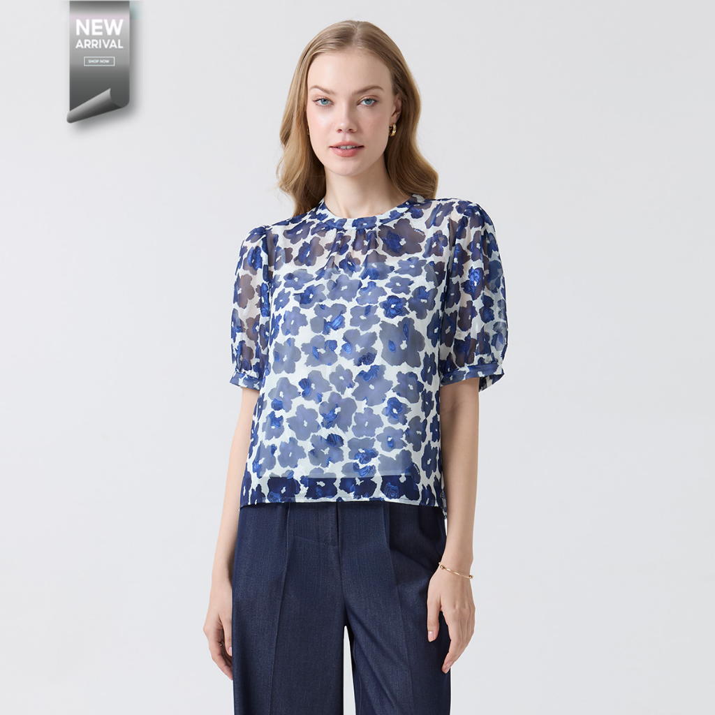 ESPADA เสื้อเบลาส์แขนพองผ้าโปร่ง ลายดอกไม้ ผู้หญิง สีกรมท่า| Sheer Floral Puff-Sleeve Blouse | 05085