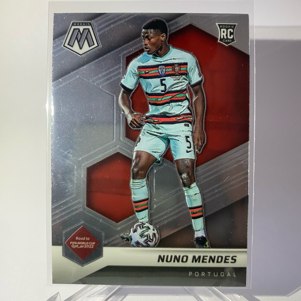 การ์ดนักฟุตบอลสำหรับสะสม NUNO MENDES, RC, PORTUGAL, PANINI MOSAIC 2022