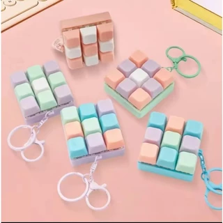 พวงกุญแจ Finger Keyboard Cap Clicker ของเล่นหยิกแป้นพิมพ์ DIYบรรเทาความเครียด Fidget พวงกุญแจ ปุ่มกด 9 คีย์