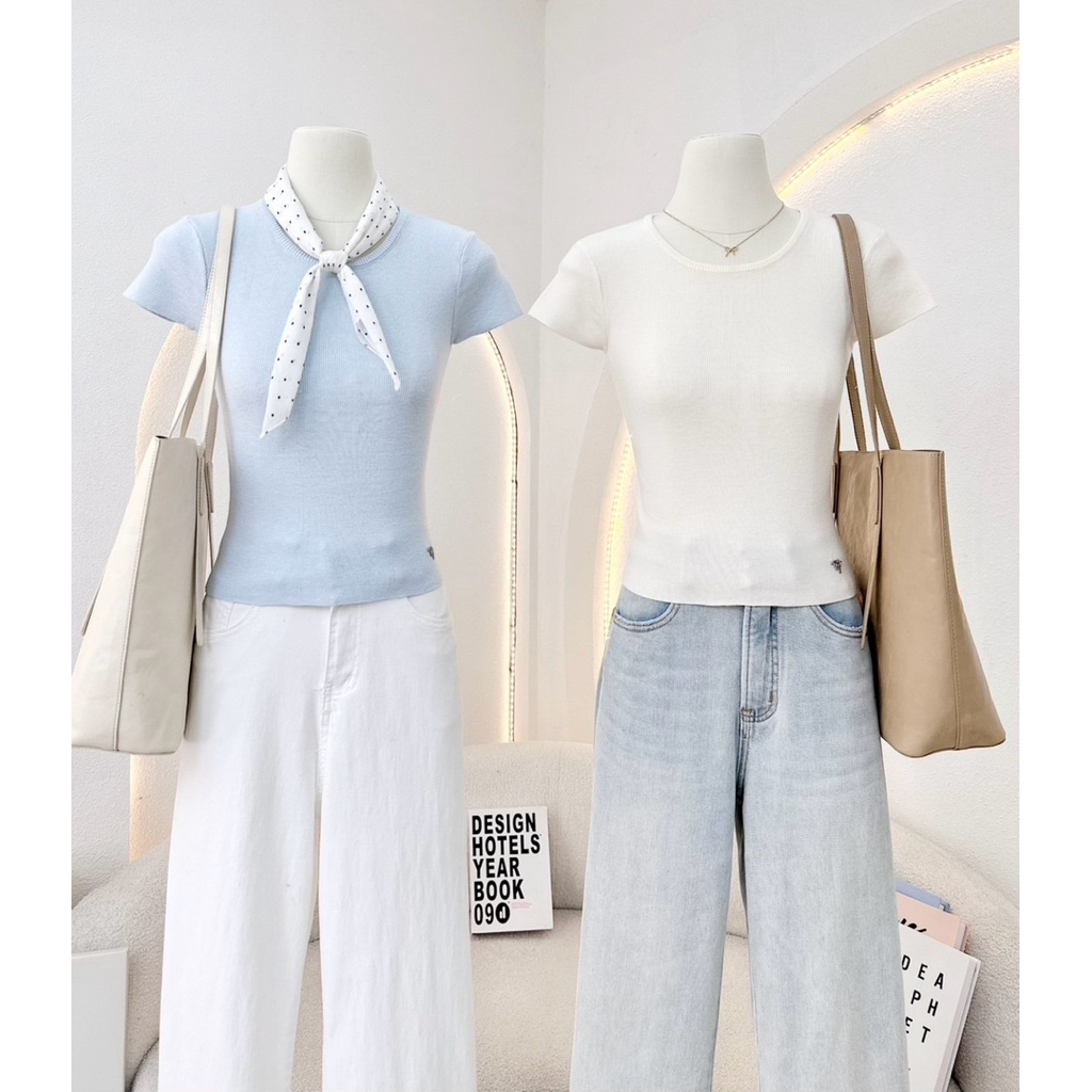 WA YA เสื้อคอกลมผ้าไหมพรม แต่งอะไหล่เงิน