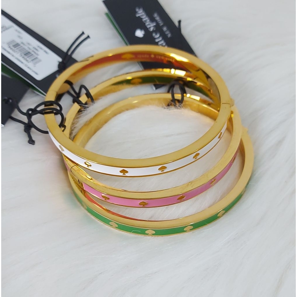 กำไล Kate spade Spot The Spade Enamel Hinged Bangle KJ727