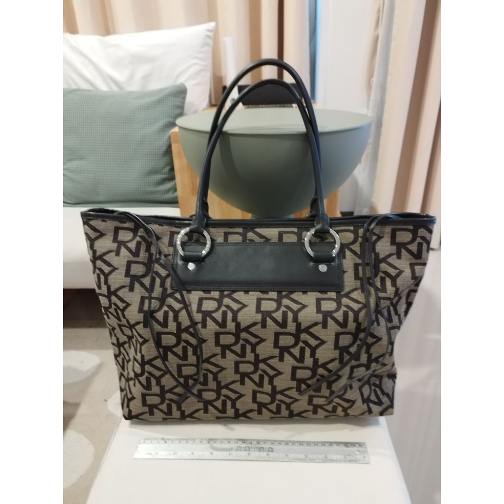 Used DKNY Tote bag กระเป๋าแบรนด์แท้มือสอง