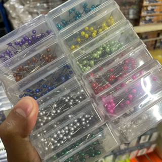เข็มหมุด คละสี กล่องละ100ชิ้น แพคละ12กล่อง ราคาส่ง