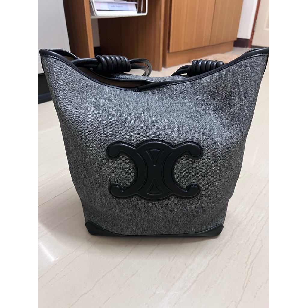 กระเป๋าโลโก้ CELINE ทรงบัคเก็ต สภาพใหม่มากๆ 👜 กระเป๋ามือสอง