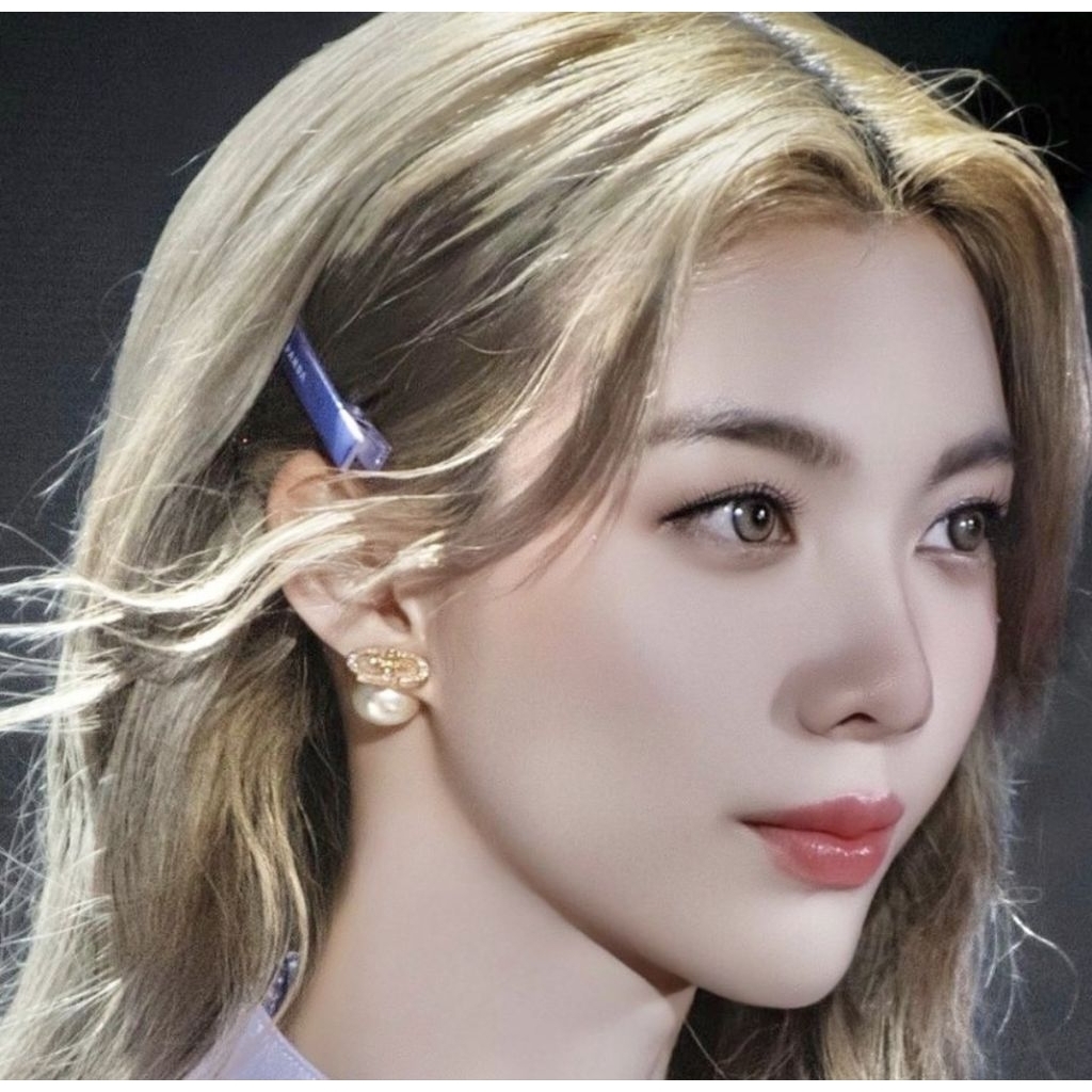 ต่างหู D คอลใหม่ (ติดหู/ทับหลังมุก) ใส่ยังไงก็สวยค่ะ เหมือนllท้ เหมือนออก Shopค่ะ(No box)