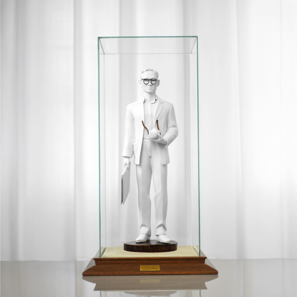 องค์ในหลวงรัชกาลที่ 9 ทรงงาน สีขาว เสริมสร้างความศรัทธา ความเคารพ ความมั่นคงในชีวิต ของขวัญมงคล