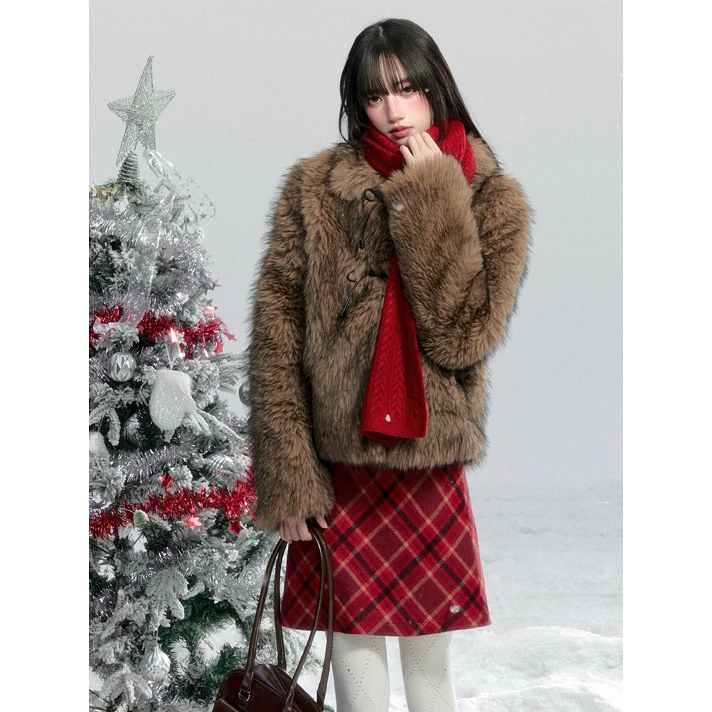fragile heart fur coat with horn buttons