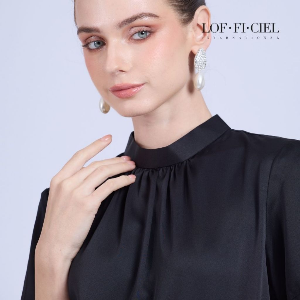 LOF-FI-CIEL Woman’s blouse Silk Satin เสื้อผู้หญิง คอตั้ง แขนสั้น สีดำ F9XXBL ราคา ถูกที่สุด ดีลบีเคเค แกลเลอรีภาพที่ 3