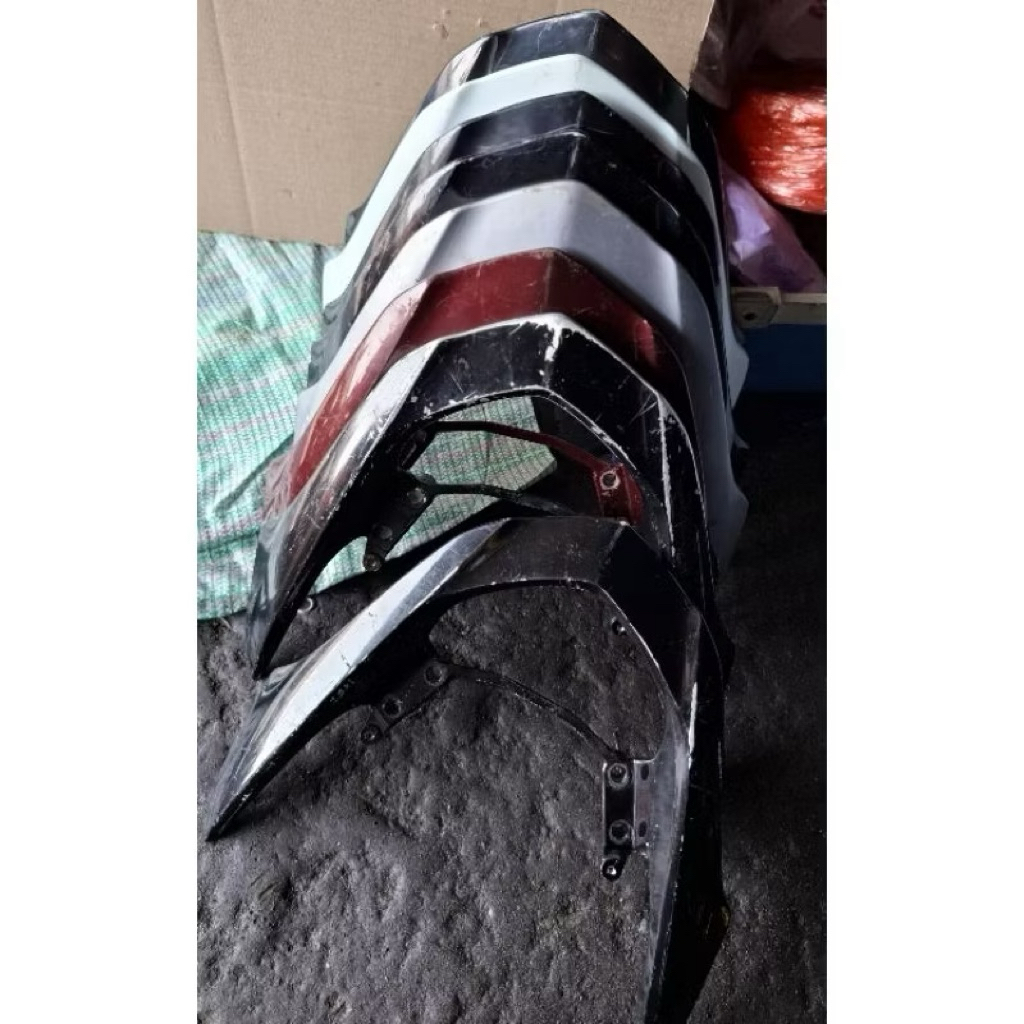 กันตก  จับหลัง เวฟ125i ปลาวาฬตัวเก่า  เวฟ125i ปลาวาฬ LED 2018-2020 คละสีให้ (เหมาะกับการเอาไปทำสีใหม