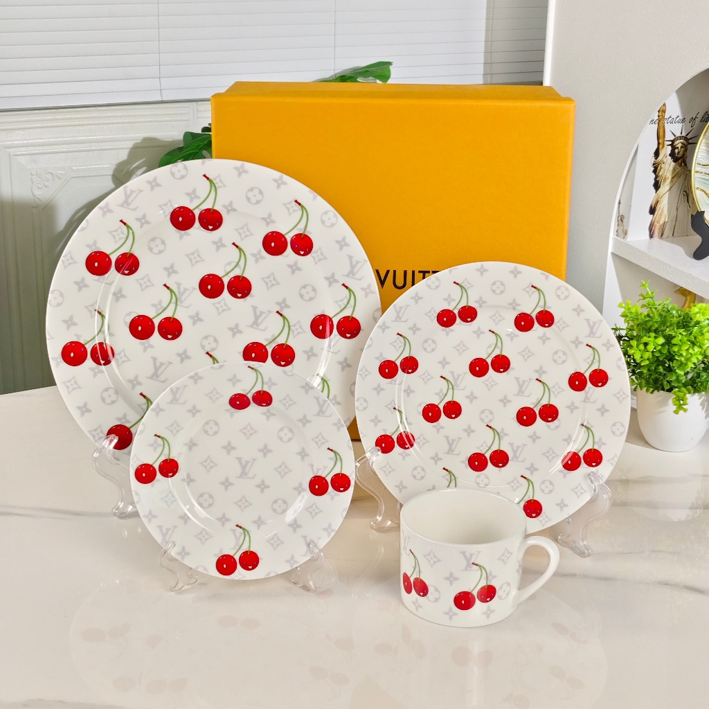 LV's new cherry series bone china tableware, coffee cups, plates, Western dishes, 4-piece gift box s