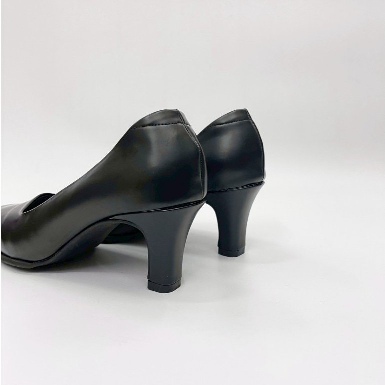 รุ่น 63K15 รองเท้าคัทชูนักศึกษา หัวตัด สูง 2.5 นิ้ว เริ่มต้น เบอร์ 3-10  (รูปเท้าอูม ควรเผื่อไซส์) - รูปที่ 5