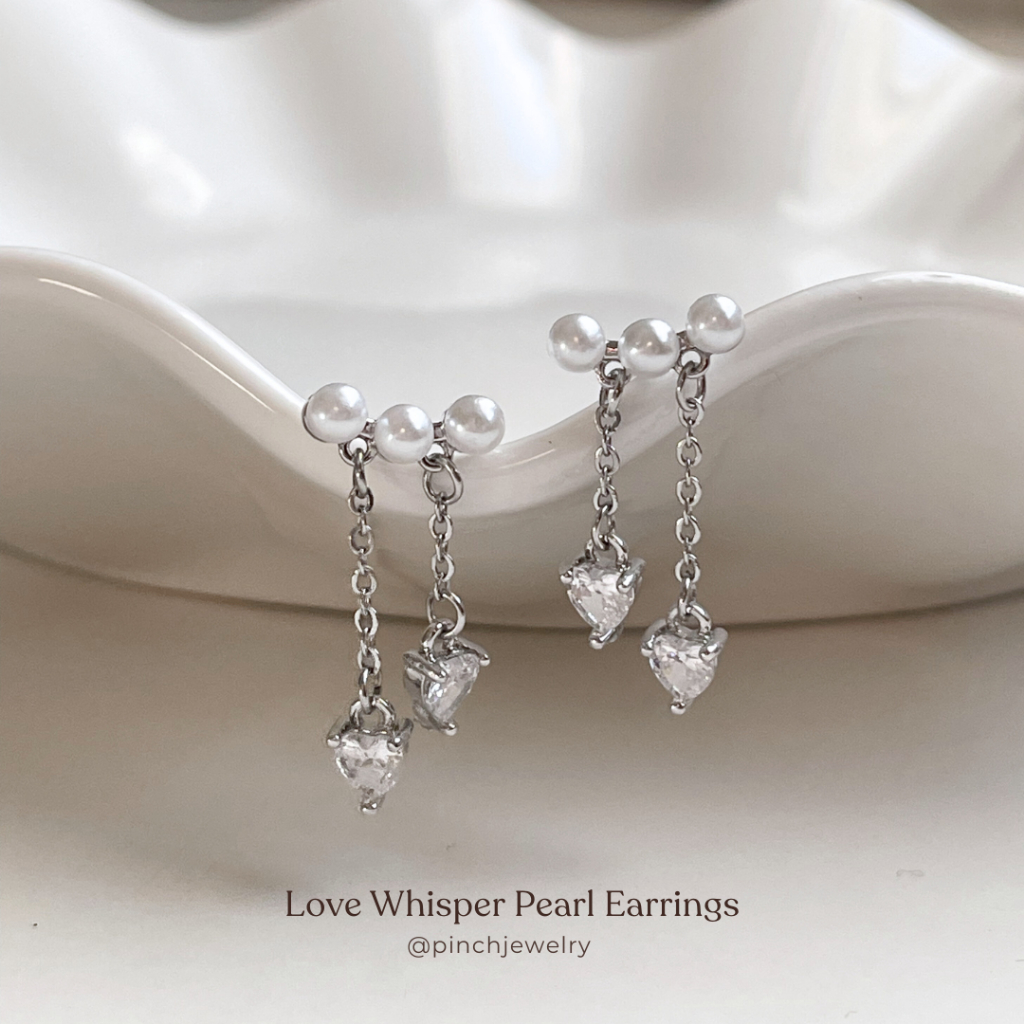 Pinch Love Whisper Pearl Earrings ต่างหูมุกห้อยหัวใจ ก้านเงินแท้ S925