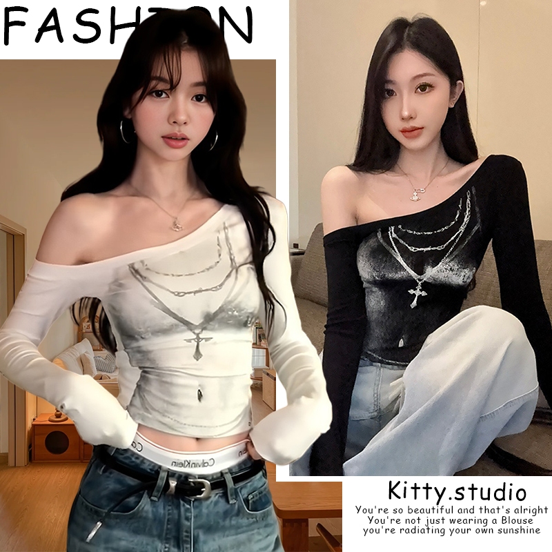 Kitty พร้อมส่ง🌸เปิดไหล่🌸เสื้อยืดผู้หญิงแขนยาว  สาวฮอต สวยเซ็กซี่ ใส่ผอมทันใจ แฟชั่น น่ารักๆ ไปคาเฟ่ ใส่แล้วดูผอม