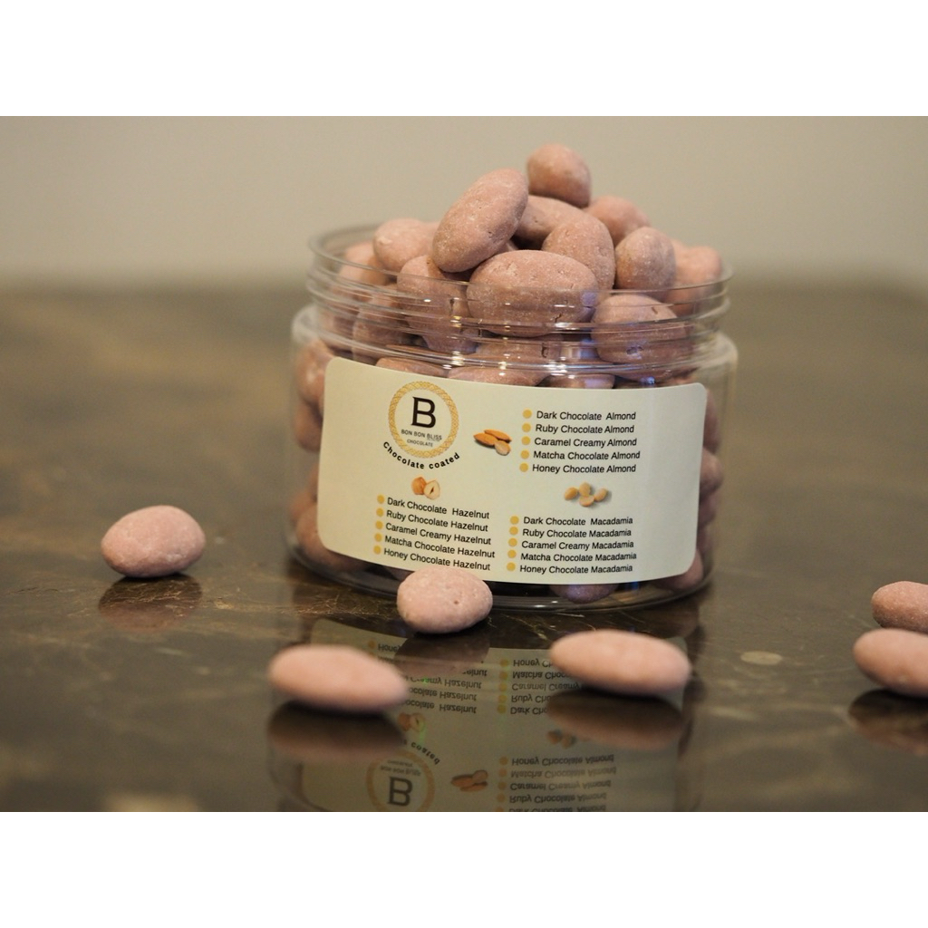 Ruby Chocolate เคลือบ อัลมอนด์ 125g