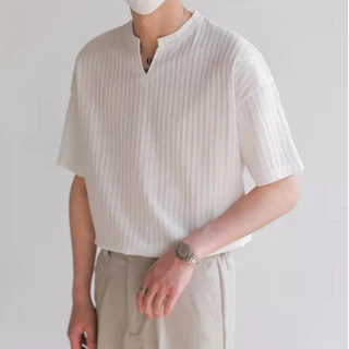 เสื้อยืดผู้ชายแขนสั้น ทรงหลวม คอวีเล็ก ลายริ้ว สีพื้น สไตล์เกาหลี ผ้าบางเบา ใส่สบาย ฤดูร้อน M-2XL[COD]